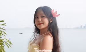 Giới trẻ chụp ảnh từ sáng đến tối ở 'tọa độ xanh' Sơn Trà 