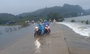 Mưa lớn gây ngập cục bộ nhiều khu dân cư ở Quảng Ngãi