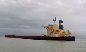 Tàu chở gần 175.000 tấn quặng sắt mắc cạn ở vùng biển Dung Quất