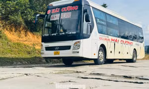 Mặt đường xuống cấp, đèo Lò Xo trên Quốc lộ 14 càng hiểm trở hơn