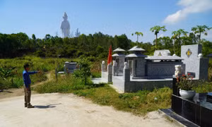 Tự ý 'phân lô bán mộ' hơn 21.000 m² đất nông nghiệp 