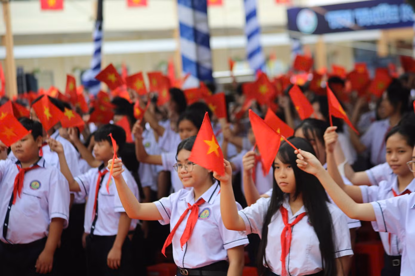 Rộn ràng khai giảng năm học mới: 26 triệu học sinh, sinh viên tới trường ảnh 71