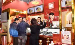 Gian hàng Bảo Tín Minh Châu hút khách tại hội chợ Asean++ 2025
