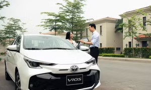 Toyota bứt tốc cuối năm, nhiều xe được ưu đãi tới 100% lệ phí trước bạ