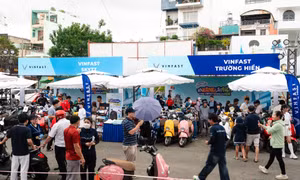 Người dân Hà Nội, TP.HCM, Hưng Yên hào hứng đổi xe máy xăng lấy xe máy điện
