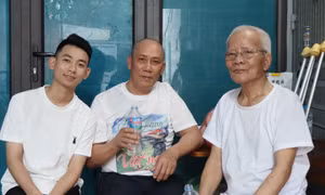 Nhóm bạn trẻ xây mái ấm cho người vô gia cư