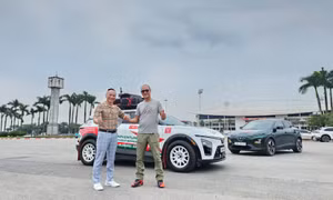 Chủ xe VinFast VF 7 lên đường "độc hành' xuyên lục địa, vượt 50.000 km từ Hà Nội đến châu Phi