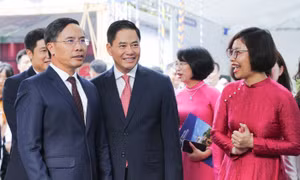 Gần 10 tỉ đồng học bổng cho sinh viên Học viện Ngân hàng