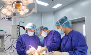 Vinmec Nha Trang phẫu thuật ung thư tuyến giáp không để lại sẹo: Giữ trọn giọng nói và sự tự tin cho người bệnh
