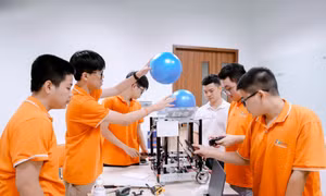 Hà Nội công bố điểm chuẩn lớp 10: Nhiều gia đình chủ động lựa môi trường học tập phù hợp cho con