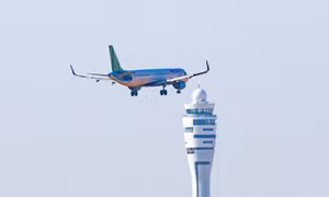Cận cảnh chuyến bay đầu tiên của Bamboo Airways đến sân bay Long Thành