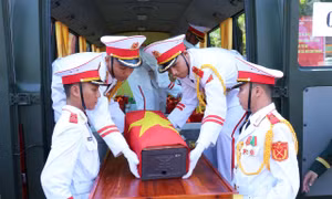 Khoảnh khắc cảm xúc trong lễ tiễn đưa 731 hài cốt liệt sĩ về Nghĩa trang TPHCM