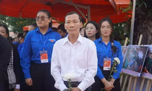 Nhân chứng hố chôn tập thể gần 60 năm trước tìm đến tiễn biệt các liệt sĩ