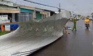 Mưa lớn, lốc xoáy khiến 2 người thương vong ở Tây Ninh