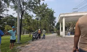 Nửa ngày sau va chạm với xe máy, người đàn ông tử vong trong công viên