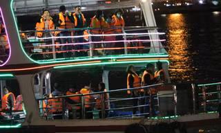 VIDEO: Du khách Đà Nẵng thích thú check-in sông Hàn về đêm trên du thuyền 