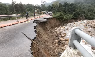 Đường Hồ Chí Minh qua khu vực miền Trung vẫn còn nhiều điểm sạt lở.