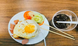 Gợi ý các món ăn trưa ngon và rẻ tại cửa hàng tiện lợi