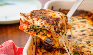 Trưa nay “măm” gì: Cùng lập team đi thử món mỳ “nghìn lớp” Lasagna