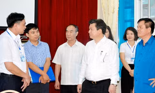 Thứ trưởng Nguyễn Hữu Độ kiểm tra chuẩn bị thi THPT quốc gia tại tỉnh Điện Biên