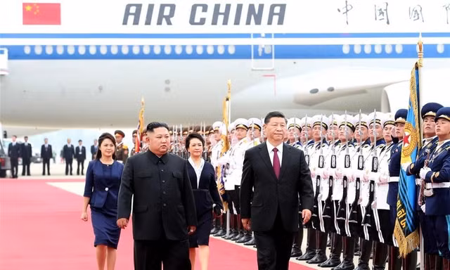 Triều Tiên tổ chức lễ đón trọng thể dành cho Tổng Bí thư-Chủ tịch nước Trung Quốc Tập Cận Bình tại sân bay quốc tế Sunan ở Bình Nhưỡng, ngày 20/6/2019. Ảnh: Xinhua.