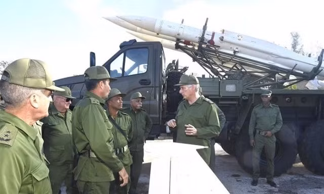 Lãnh đạo Hội đồng Quốc phòng Cuba tháng 1/2026 kiểm tra và xác nhận tính toàn vẹn của hệ thống phòng thủ lãnh thổ. Ảnh: Granma.
