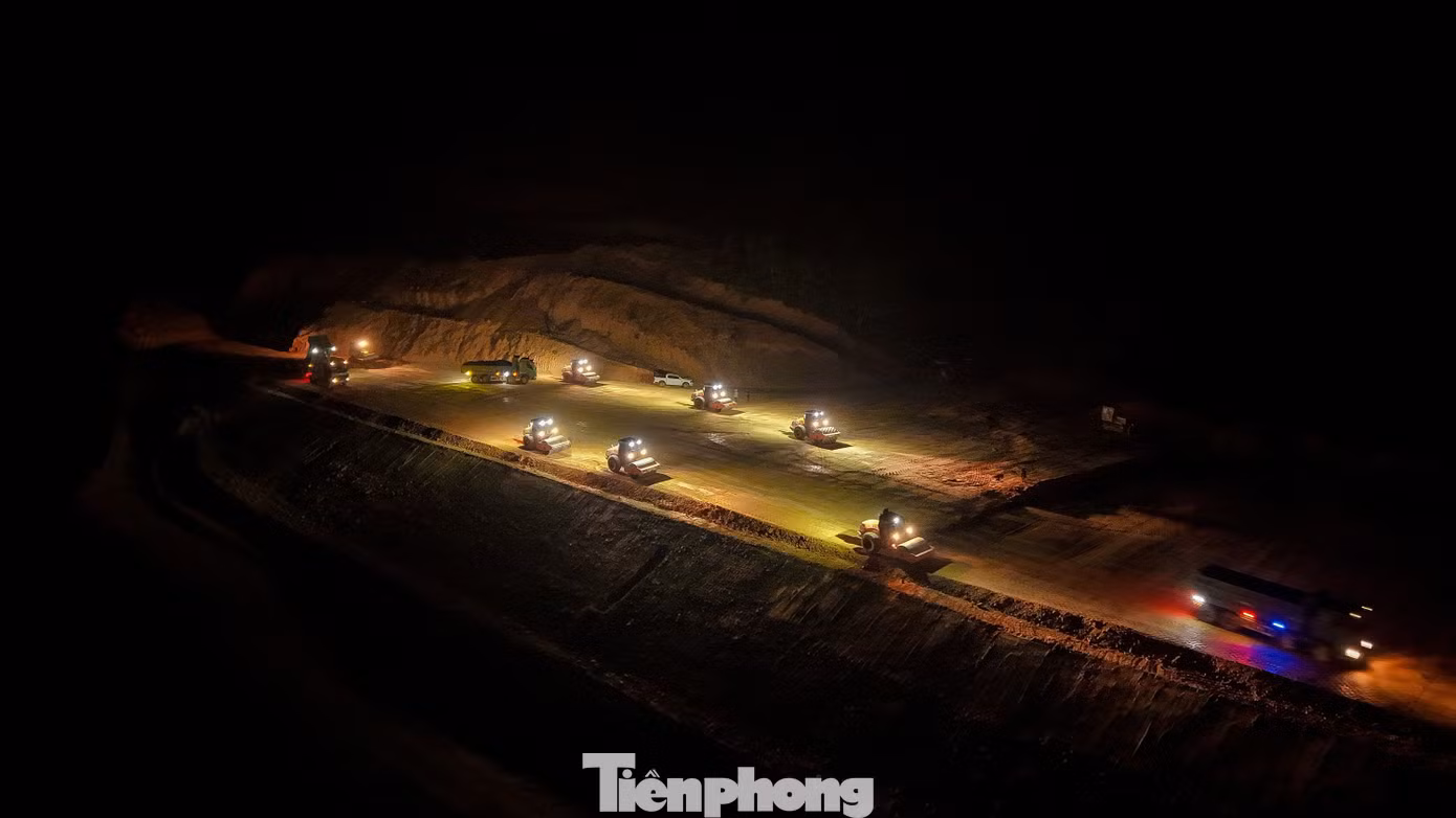 Sau hơn 20 tháng thi công thần tốc, hai tuyến cao tốc đã về đích đúng thời hạn. Ảnh: Quốc Nam.