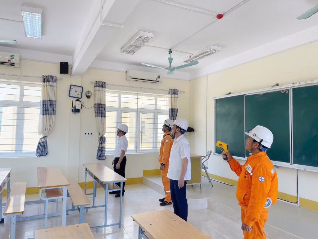 Ngành điện lực bố trí hệ thống máy phát dự phòng, nâng cấp hệ thống điện tại tất cả các điểm thi.