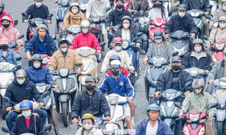 Một số tuyến phố Hà Nội kẹt cứng ngày đầu trở lại làm việc sau Tết