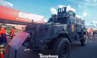 Ngắm dàn xe bọc thép, chống khủng bố của Bộ Công an tại triển lãm thành tựu đất nước