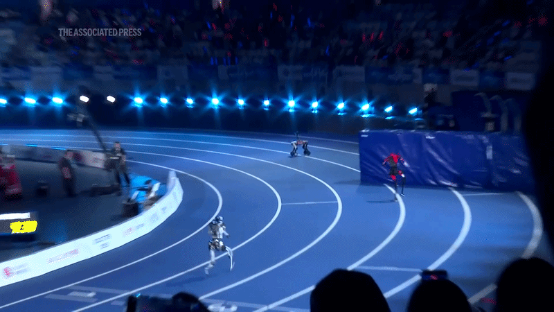 Xem robot Trung Quốc phá kỷ lục của ‘tia chớp đen’ Usain Bolt
