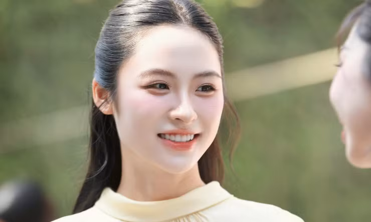 Á hậu Vân Nhi: 'Mạng xã hội tiềm ẩn nhiều rủi ro với người trẻ'