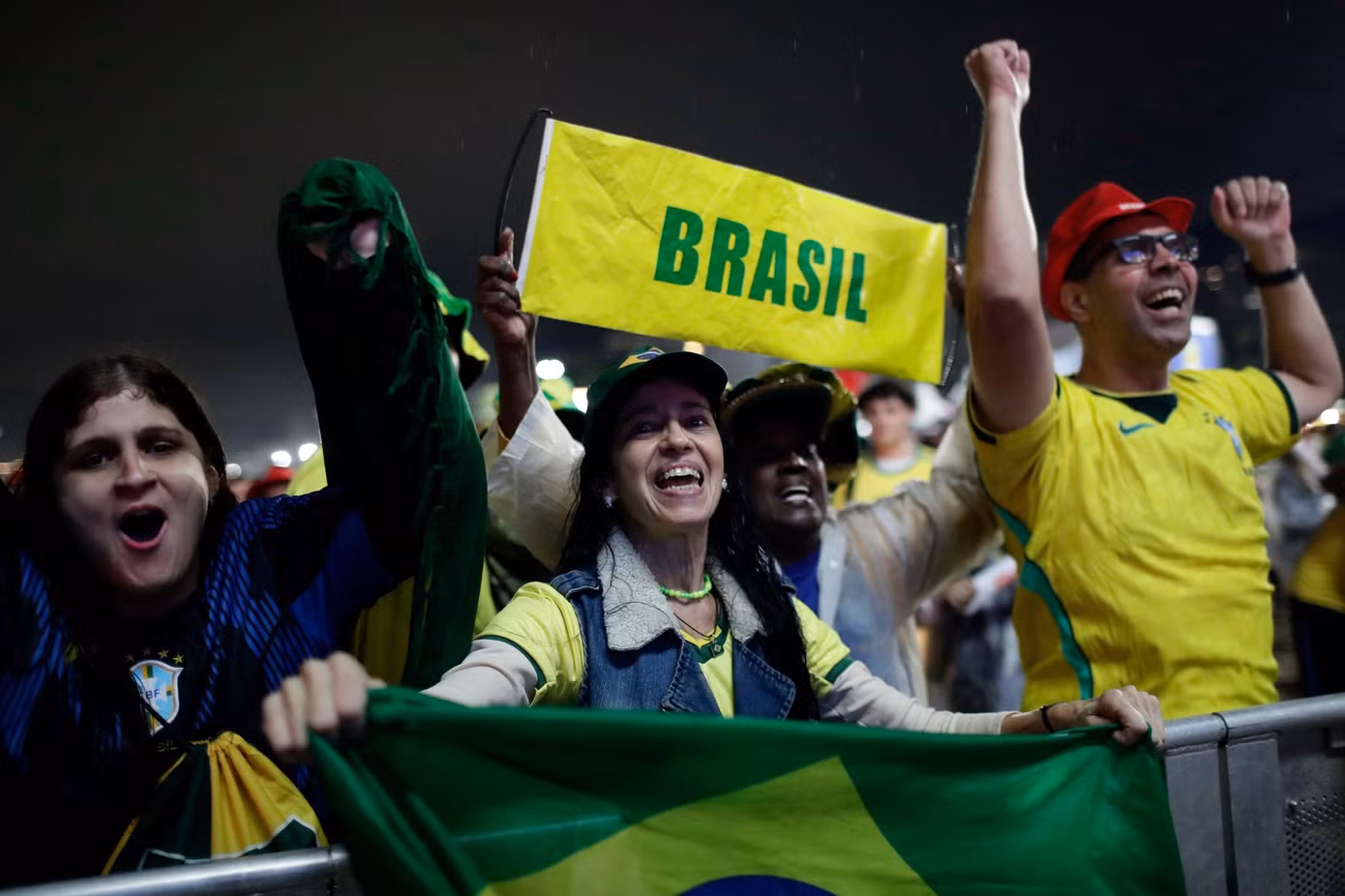 fan-brazil-lo-doi-gio-lam.jpg