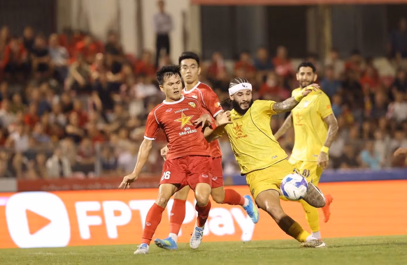 anh-thump-ha-tinh-vs-slna.jpg