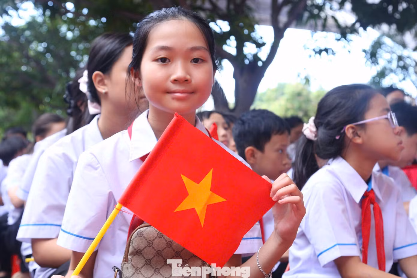 Rộn ràng khai giảng năm học mới: 26 triệu học sinh, sinh viên tới trường ảnh 44