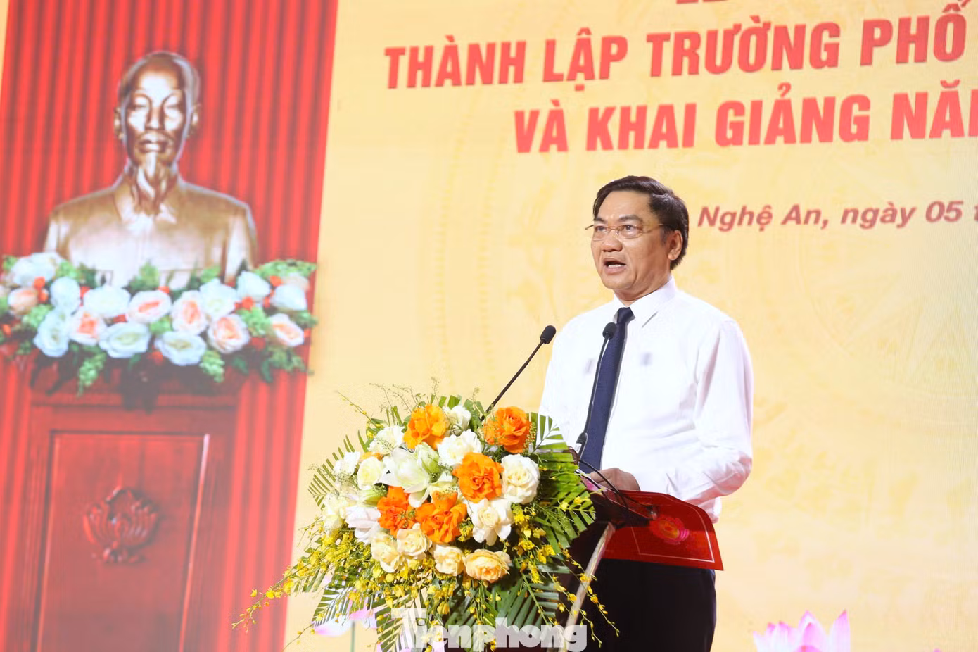 ông Hoàng Nghĩa Hiếu - Phó Bí thư Thường trực Tỉnh ủy Nghệ An phát biểu tại buổi lễ.