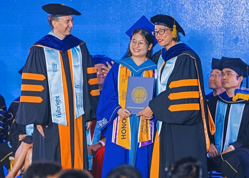 co-gai-khiem-thi-do-truong-y-sta.jpg
