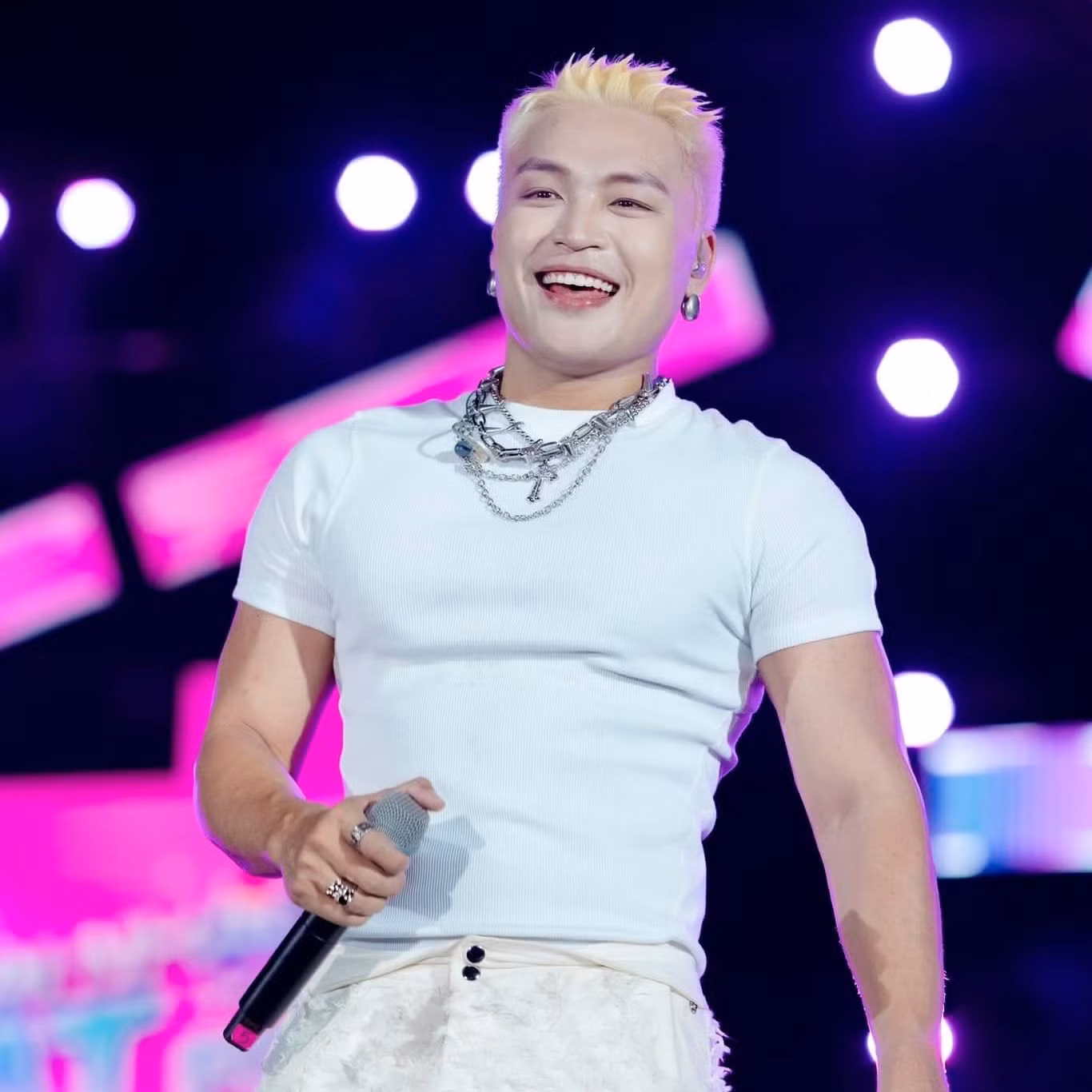 vietnam-idol-tham-gia-chi-dep-anh-tai-4.jpg