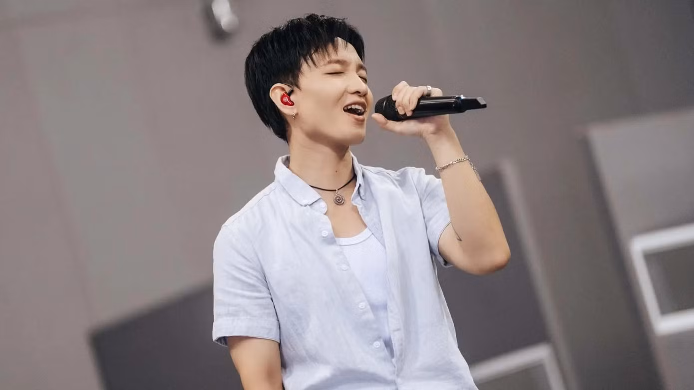 concert-xoay-trong-hua-hen-mang-den-nhung-phan-trinh-dien-bung-no-cua-hoang-dung.jpg