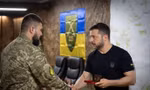Tổng thống Ukraine thăm lực lượng giáp biên giới Nga, bàn bước đi tiếp theo