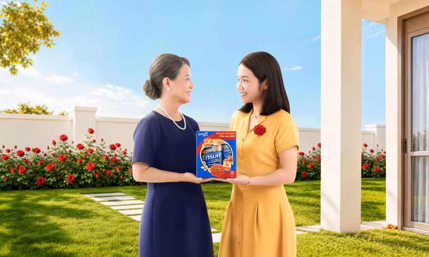 Tri ân cha mẹ với chương trình chăm sóc sức khỏe cùng Ensure Gold