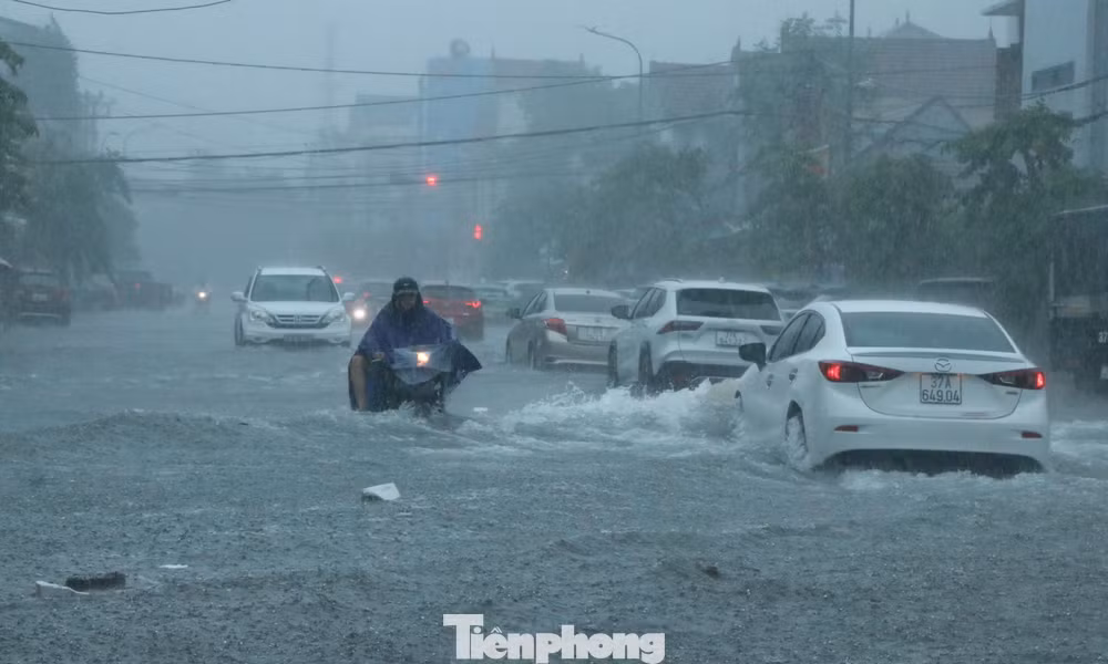 Nghệ An: Từ trận 'đại hồng thủy' sau 41 năm, tuyến kênh quanh năm đen ngòm có nên ngầm hóa?