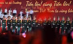 Cảnh hàng vạn người cùng hát Quốc ca đã trở thành khoảnh khắc được chia sẻ rộng rãi trên các nền tảng số. Ảnh: Dương Triều