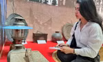 Nhiều bạn trẻ xúc động khi đến thăm Bảo tàng Mẹ Việt Nam Anh hùng, lắng nghe câu chuyện kỷ vật chiến tranh