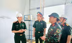 Trung tướng, GS.TS Phan Tùng Sơn, Giám đốc Học viện Hậu cần, tới kiểm tra, chỉ đạo lực lượng của Học viện xây dựng công trình khẩn cấp hỗ trợ nhân dân tái định cư sau mưa lũ tại bản Sân Bay, xã Mường Than, tỉnh Lai Châu 
