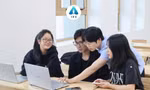 Thành viên CLB Khởi nghiệp Học viện Tài chính trao đổi về ý tưởng khởi nghiệp Ảnh: NVCC