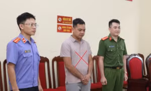 Khởi tố đối tượng sản xuất, kinh doanh 16.000 sản phẩm thời trang giả mạo nhãn hiệu