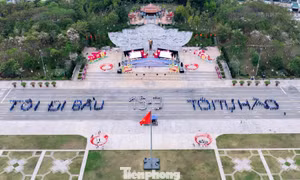 Thanh thiếu nhi tỉnh Sơn La xếp hình 'Tôi đi bầu - Tôi tự hào'
