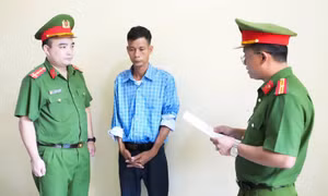 Công nhân rơi từ độ cao 12 mét khi lắp mái tôn, chủ doanh nghiệp bị khởi tố