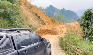 Phú Thọ: Đường sạt lở chưa được khôi phục, đảo lộn cuộc sống hàng nghìn dân 